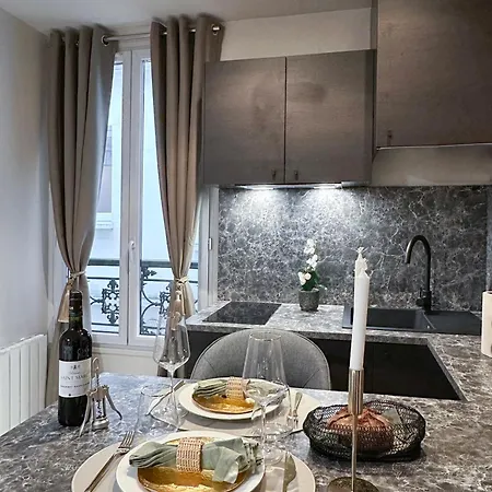 Peaceful In Apartman Párizs